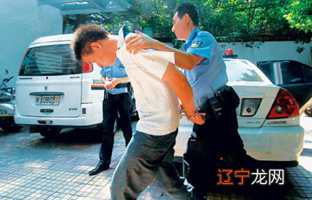 梦见警察_梦见枪杀2警察_梦见被警察抓