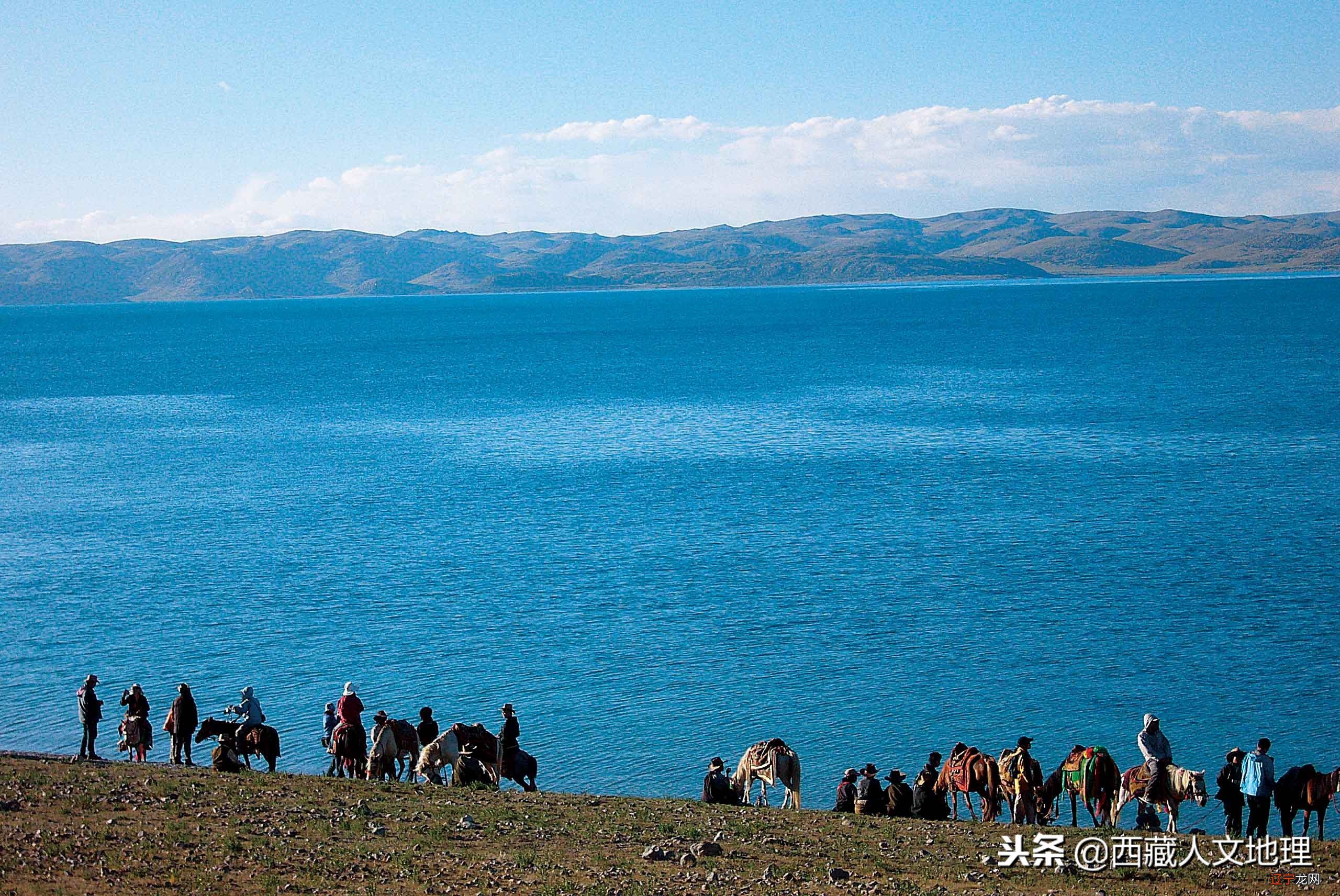 震撼！实拍藏地闭关的修行人“专业闭关”的地方 ， 你知道这是哪吗？