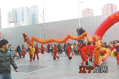 舞龙舞狮，还是元宵节的保留节目 。