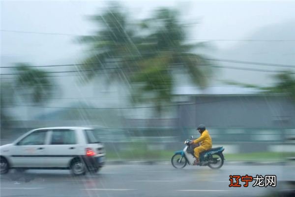 梦见大风大雨是什么意思