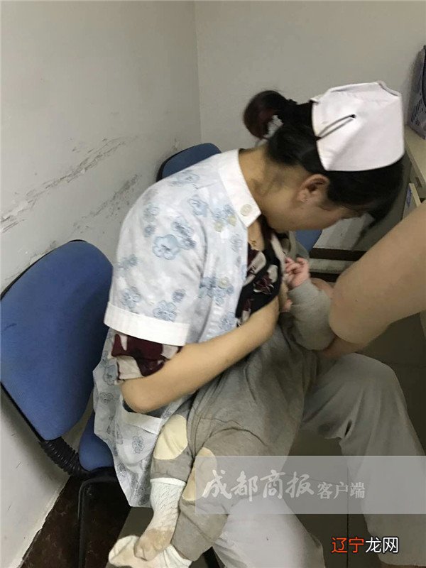 孩子喂奶期间 ， 吃什么能疏通乳房_女护土给灾区孩子喂奶_见别人给孩子喂奶