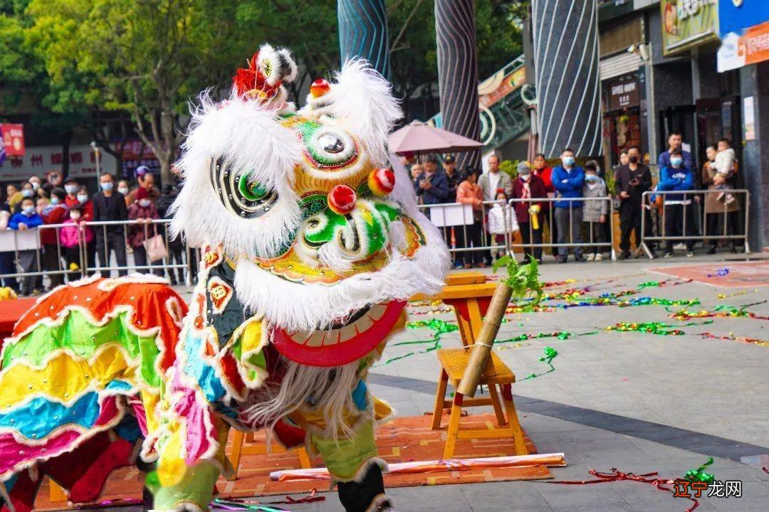 春节民俗活动舞狮_春节传统民俗活动由来_陕西各地春节民俗活动