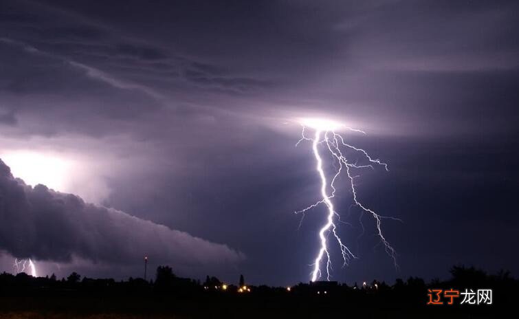 梦见打雷闪电下雨地震_下雨打雷会地震吗_梦见打雷地震