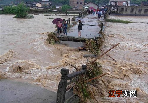 梦见大雨洪水_孕妇梦见洪水波涛汹涌_梦见洪水