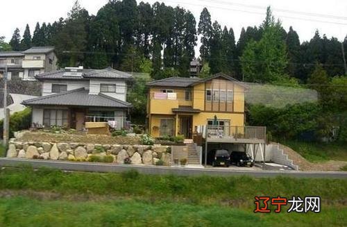 店铺 开两个门 风水_农村住宅风水学开两门_贵州农村玩龙灯开财门