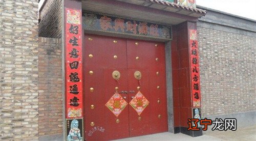 农村住宅风水学开两门_店铺 开两个门 风水_贵州农村玩龙灯开财门