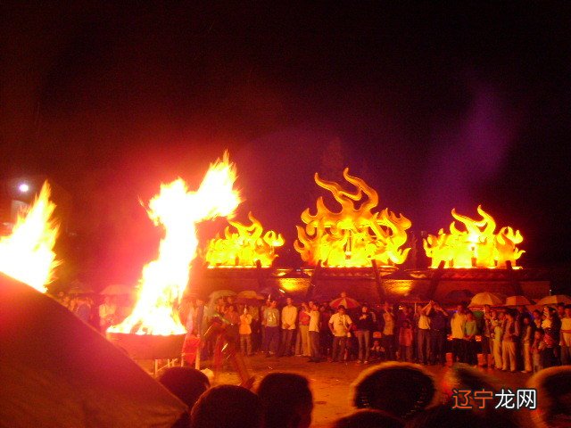 传统民俗活动_传统节日的民俗特点_东北传统民俗文化由来