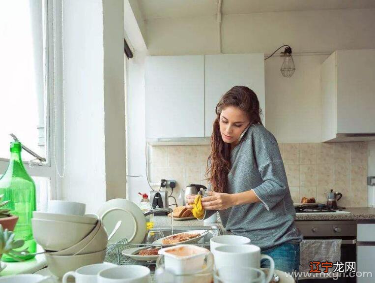 梦见吃饭怎么回事_梦见自己脚踩到蛇是什么回事_梦见和自己的叔叔结婚什么回事