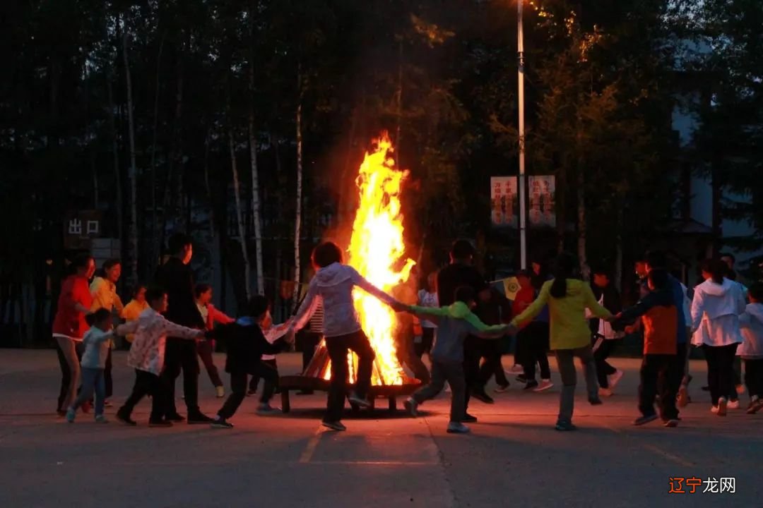 南通民俗文化特色风情_内蒙古草原民俗风情_巴黎的风情民俗