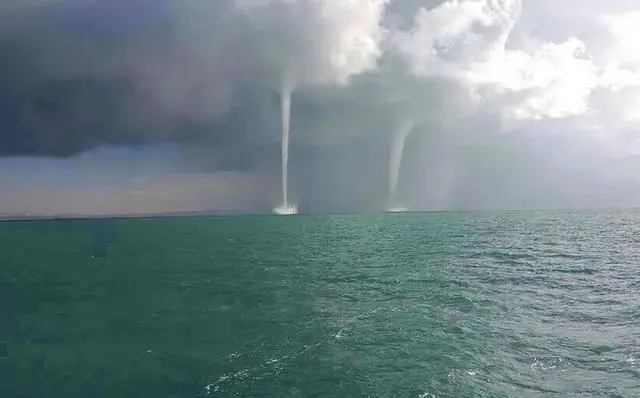 最大风速达120米/秒,持续10分钟左右,龙吸水现象是怎么形成的?